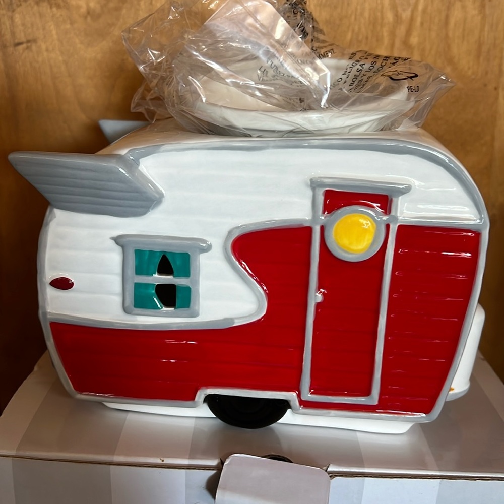 NIB- Scentsy Road Less Traveled Warmer with bulb.